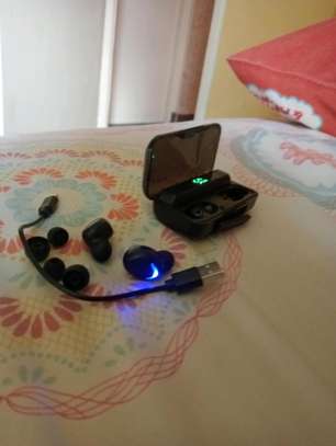 Bluetooth earphones image 2