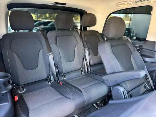 Mercedes benz v220d -7 seater luxury van image 7