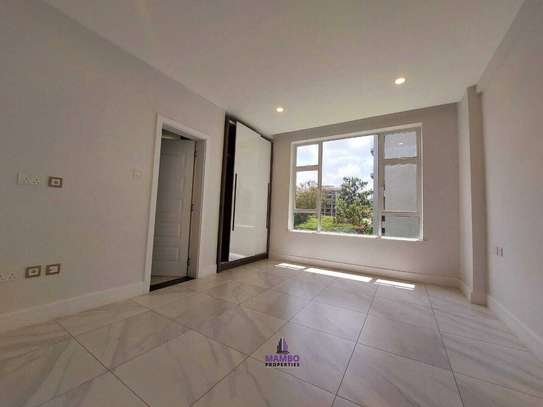 3 Bed Apartment with En Suite at Rhapta Rd image 9