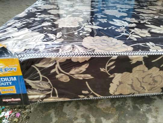 Clearing stock 48*74*6 mattress free delivery image 1