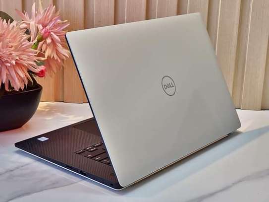 Dell precision 5540 laptop image 5