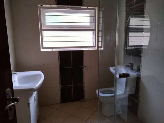 4 bedroom townhouse for rent in Kyuna image 7