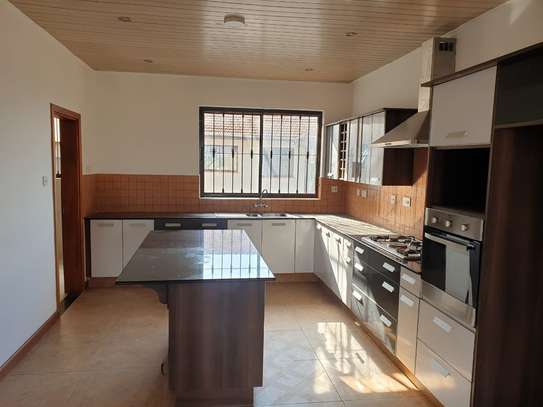 3 Bed Apartment with En Suite in Kileleshwa image 3