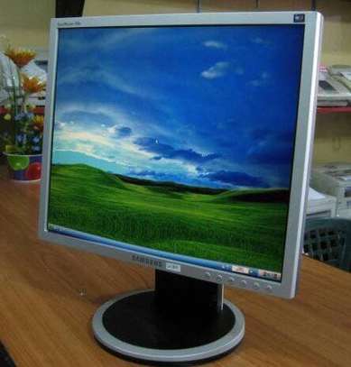 17 inch samsung monitor(square). image 5