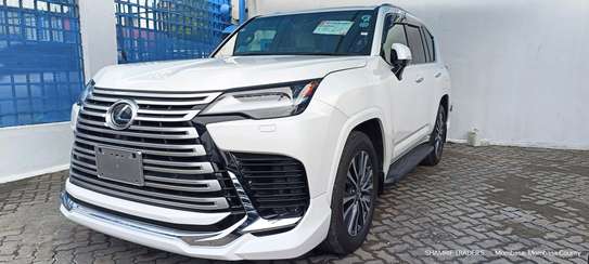 Lexus LX600 Petrol 2024 White image 2