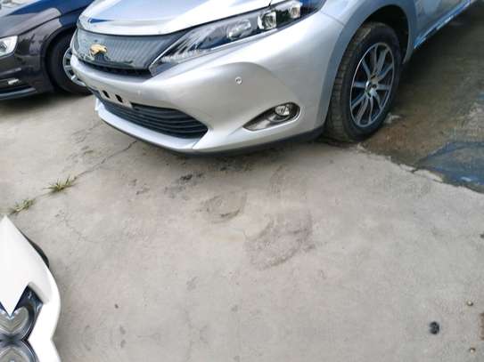 Toyota Harrier silver image 2