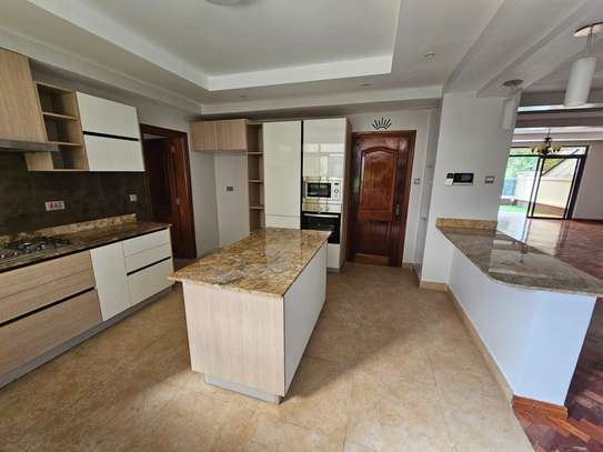 4 Bed Apartment with En Suite in Riverside image 2