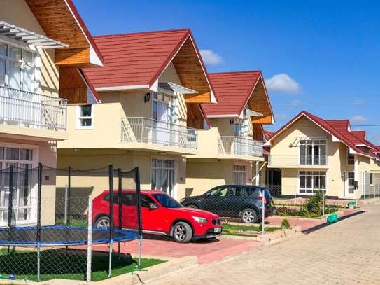 4 Bed Townhouse with Swimming Pool in Kitengela image 3