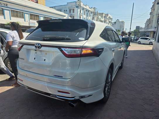 Toyota Harrier image 5