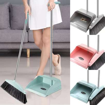 2 in 1 flexible broom and dustpan image 4