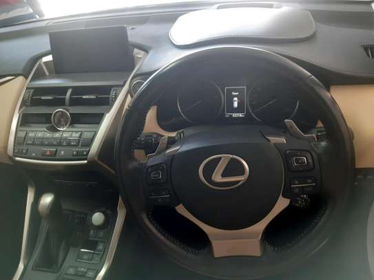 Lexus Nx 200T image 4