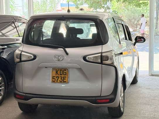Toyota Sienta KDG image 5