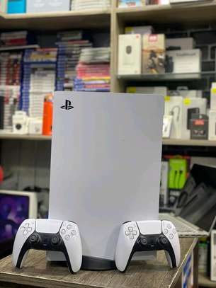 Ps5 standard  with 2 controllers image 1