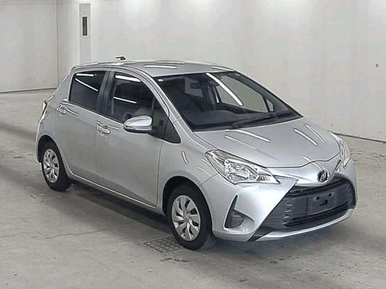 Toyota Vitz Silver 2018 2wd image 1