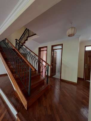 4 Bed Townhouse with En Suite in Lavington image 11