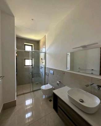 4 bedrooms Villa for Sale in Karen Nairobi. image 3
