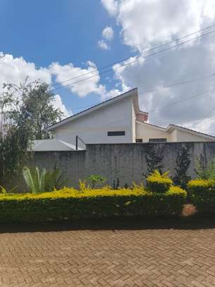 5 Bed House with Garden in Ridgeways image 11