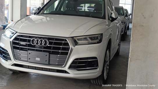 Audi Quattro Q5 S-Line White 2018 image 2