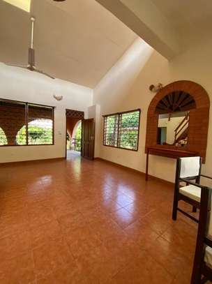 6 Bed Villa with En Suite at Posta Mtwapa image 5