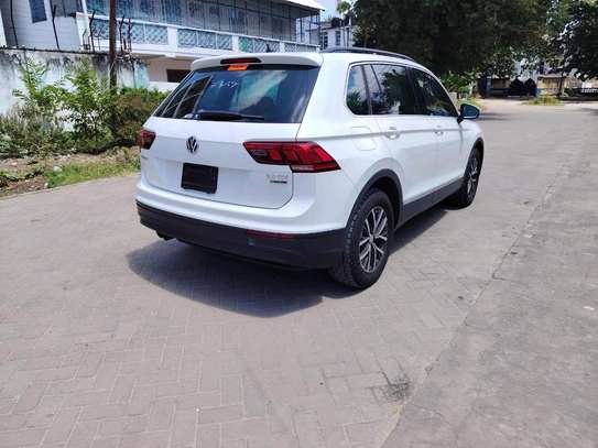 Volkswagen Tiguan 2018 model 2.0L Diesel image 3