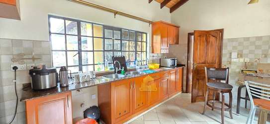 5 Bed House with En Suite in Runda image 12