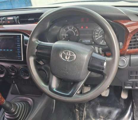 TOYOTA HILLUX SINGLE CABIN 2017MODEL image 2