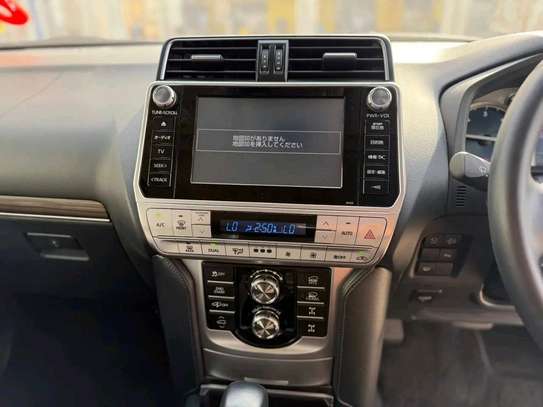 Toyota Land Cruiser Prado TZ-G 2018 white image 7