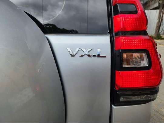 New Toyota Prado VXL image 11
