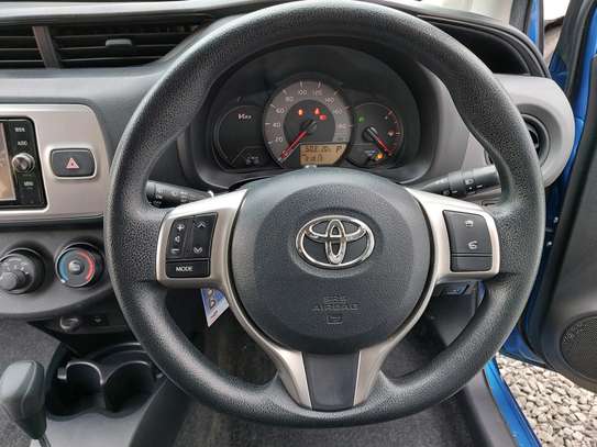 Toyota Vitz image 12