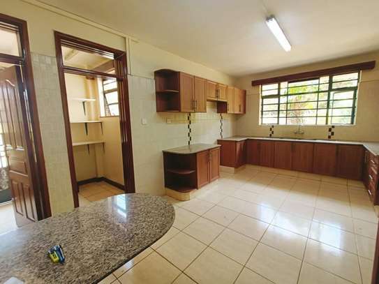 4 Bed House with En Suite in Rosslyn image 13
