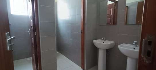 7,530 ft² Warehouse with Service Charge Included in Ruaraka image 5