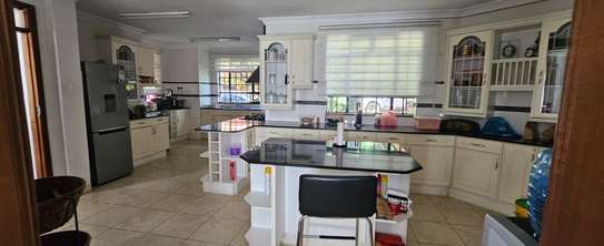 5 Bed House with En Suite in Runda image 3