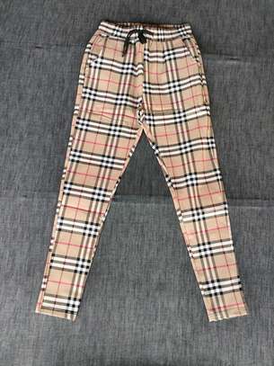 Unisex Designers Checked Grid Pants
M to 2xl
Ksh.1500 image 1