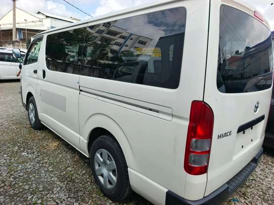 Toyota Hiace automatic diesel image 5