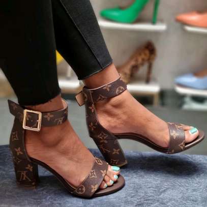 *LV Chunky Heels* 
 *Size:* _37 38 39 40 41_ 
 *Colours:* 4????
 *Price:* _*2500*_ image 1