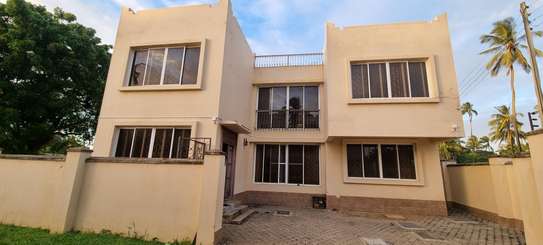4 Bed Townhouse with En Suite at Kanamai image 1