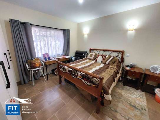 4 Bed House with En Suite in Brookside image 13
