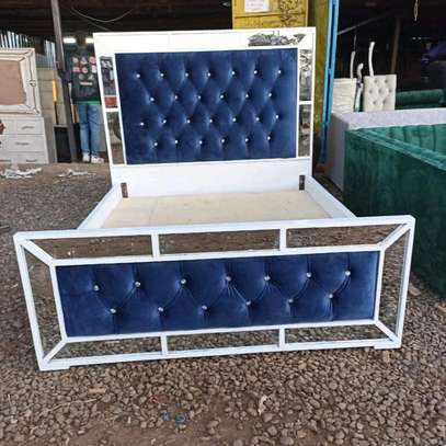 Classic tufted bed image 1