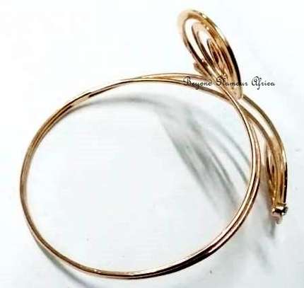 Womens Gold Spiral Armlet with earrings image 2