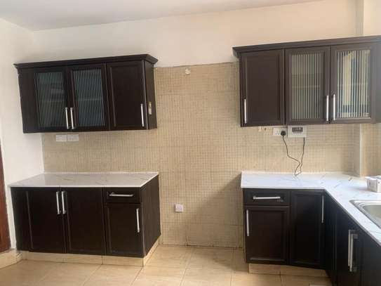 3 bedroom apartment all ensuite image 10