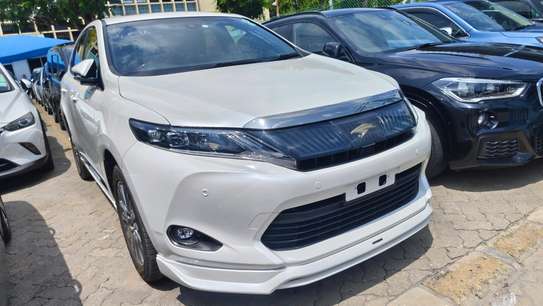 Toyota Harrier premium white sunroof 2018 2wd image 3