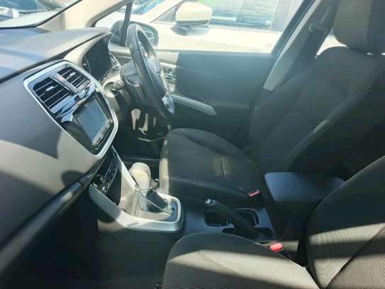 Suzuki Sx4 cross image 3