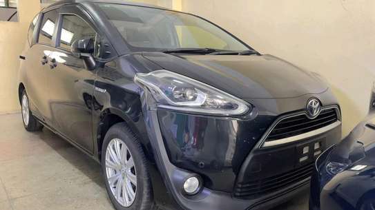 Toyota sienta hybrid seater 2019model image 4