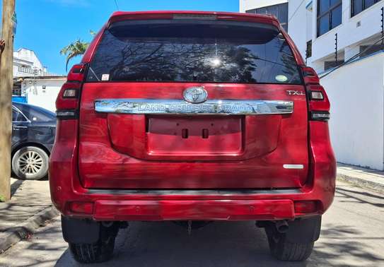 Toyota Landcruiser prado Red image 3