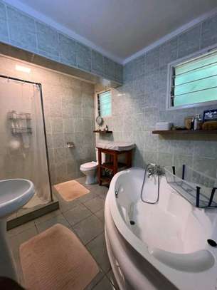 4 Bed House with En Suite at Loresho Crescent image 7