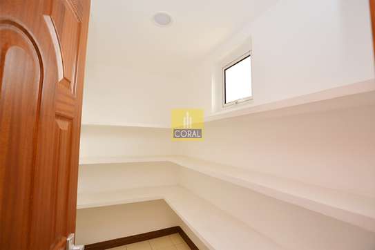 3 Bed Apartment with En Suite in Lavington image 7