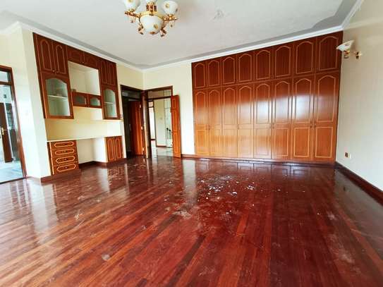 6 Bed House with En Suite at Gigiri image 1