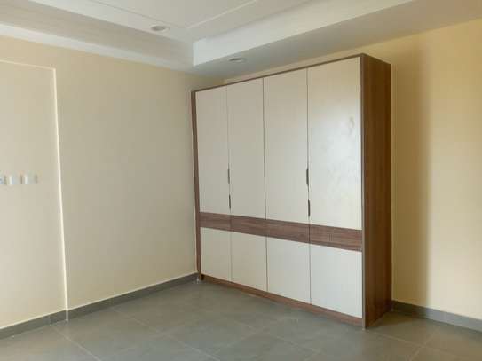 4 Bed Apartment with En Suite at Githuri Road image 8