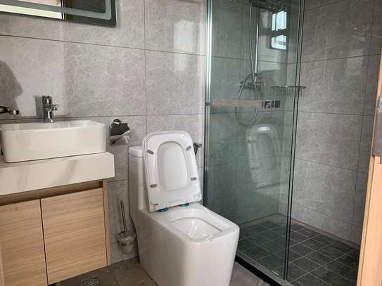 Serviced 2 Bed Apartment with En Suite at Riverside image 13