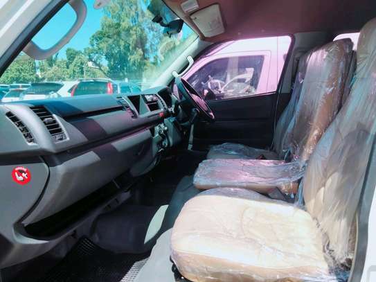 TOYOTA HIACE 9L MANUAL DIESEL image 7